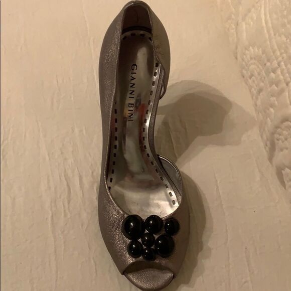 22. Gianni Bini Cocktail Style Silver Heels with Black - Picture 6 of 10